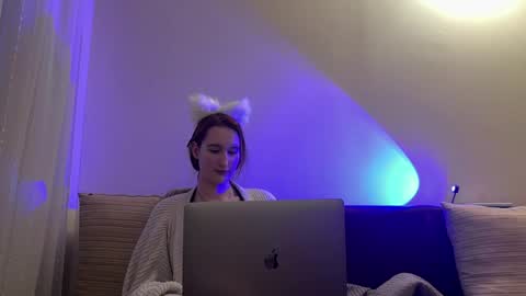 Eva online show from May 14, 10:15 pm