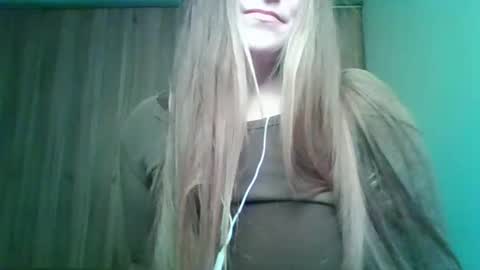 evasapples2026 online show from February 1, 8:40 pm