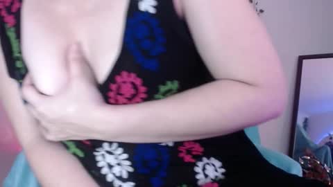 Eve Blue  friends. IG eve blue77 TW EveBlue 1 OF eveblue7 online show from September 23, 1:48 am