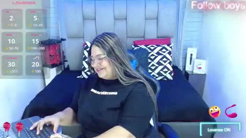 Snapshot of evelin_zaens chatting on October 12, 4:26 am evelin zaens online show from October 12, 4:26 am