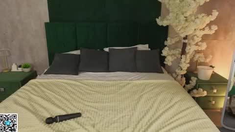 Evelina online show from May 6, 1:20 am