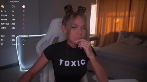 Evelina online show from October 7, 10:30 am