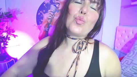 Snapshot of evelyn_mature19 chatting on September 25, 7:01 pm Juliana online show from September 25, 7:01 pm