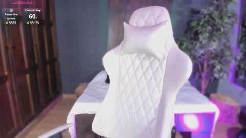  Evelyn  online show from November 30, 12:31 pm