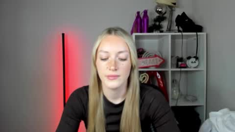 evelynblond online show from June 2, 12:50 pm