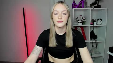 evelynblond online show from March 2, 7:15 am