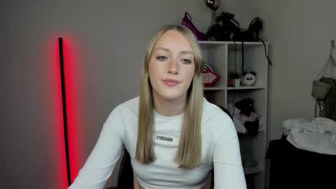 evelynblond online show from April 10, 12:44 pm