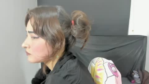 Evelyne online show from April 19, 1:38 am