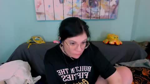 Everly online show from April 18, 7:29 pm