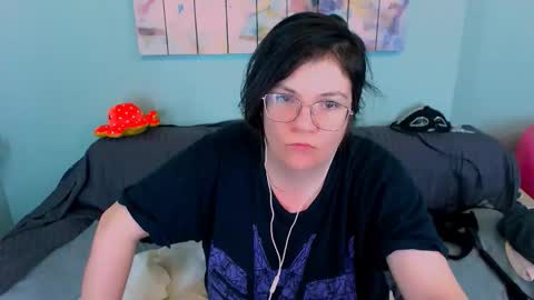 Everly online show from March 2, 5:19 am