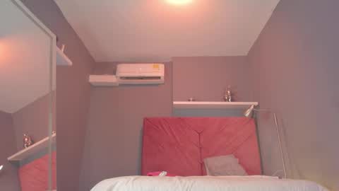 Snapshot of everyh chatting on September 9, 8:08 pm Sophia online show from September 9, 8:08 pm