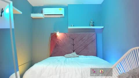 Snapshot of everyh chatting on October 6, 7:40 pm Sophia online show from October 6, 7:40 pm