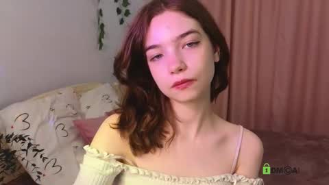 Snapshot of evi_brook chatting on October 12, 1:35 pm evi_brook online show from October 12, 1:35 pm