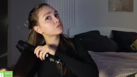 evi_woow online show from November 6, 6:36 pm