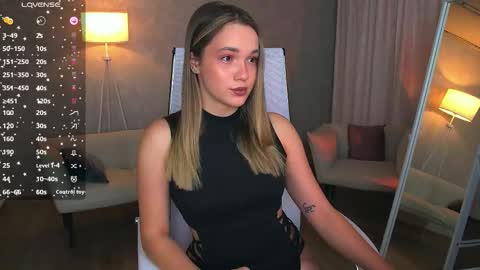 Snapshot of eviegreens chatting on October 7, 12:48 am Evie online show from October 7, 12:48 am