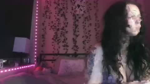 eviesins_xo online show from November 2, 2:15 am