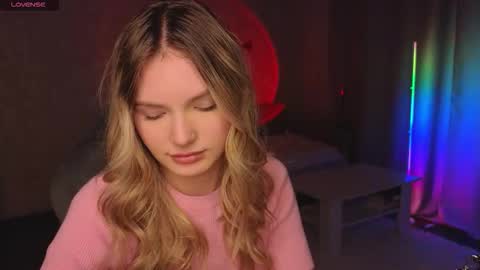 Evelyn online show from November 22, 12:30 pm