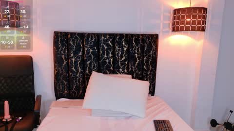 evvaa_moon online show from April 9, 12:43 pm