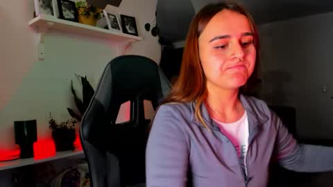 EVY online show from March 26, 1:19 am