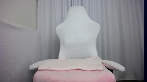 Snapshot of faceless___ chatting on October 4, 10:54 am Bree online show from October 4, 10:54 am