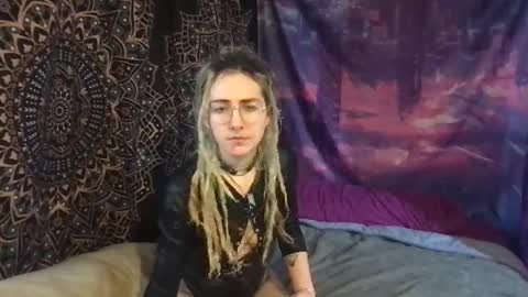 Snapshot of faexoxoxo chatting on December 19, 6:01 am Fae online show from December 19, 6:01 am