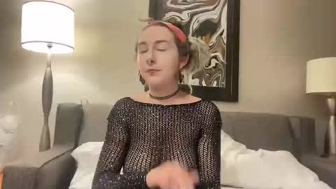 Snapshot of faexoxoxo chatting on October 12, 10:50 am Fae online show from October 12, 10:50 am