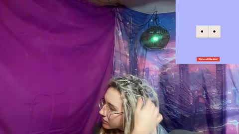 Snapshot of faexoxoxo chatting on December 3, 3:33 pm Fae online show from December 3, 3:33 pm