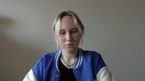 fairyfeller_ online show from October 17, 8:06 am