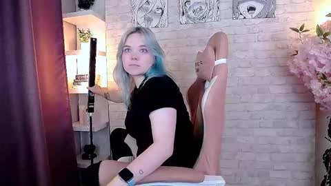 Snapshot of fancybella chatting on October 28, 3:51 pm Bella online show from October 28, 3:51 pm