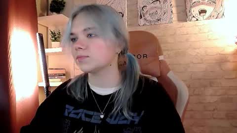 Snapshot of fancybella chatting on October 7, 2:32 pm Bella online show from October 7, 2:32 pm