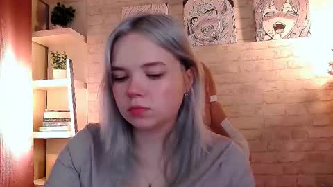 Snapshot of fancybella chatting on October 5, 7:35 am Bella online show from October 5, 7:35 am