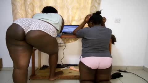 favgal online show from November 25, 7:21 am