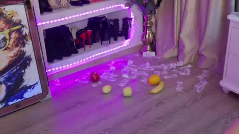 FeetVibe online show from October 13, 7:55 am