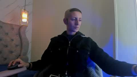   online show from April 18, 7:40 pm