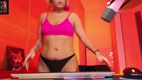 Lady online show from April 17, 3:36 pm