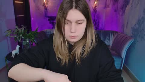 Snapshot of fioramarmoris chatting on February 7, 9:58 am fiora online show from February 7, 9:58 am