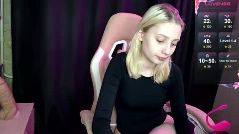 fluffy_cloude online show from November 19, 12:38 pm