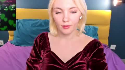Snapshot of fluffy_monica chatting on January 29, 11:09 am Monica online show from January 29, 11:09 am