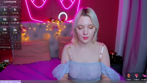 Snapshot of fluffy_monica chatting on December 22, 1:44 am Monica online show from December 22, 1:44 am