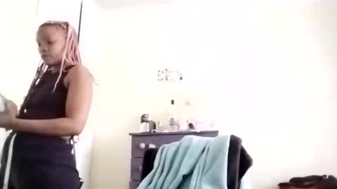 foofiefillup online show from November 20, 7:42 am