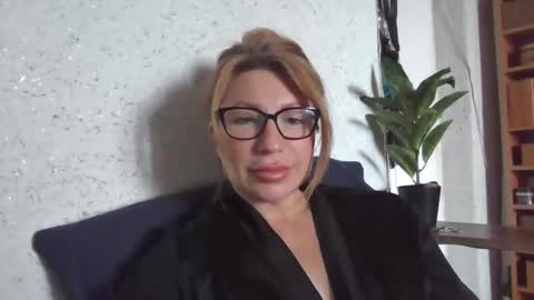 Snapshot of fox_red_lady7 chatting on March 9, 9:24 am fox_red_lady7 online show from March 9, 9:24 am
