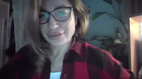 Snapshot of fox_red_lady7 chatting on March 2, 5:41 pm fox_red_lady7 online show from March 2, 5:41 pm