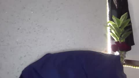 Snapshot of fox_red_lady7 chatting on February 2, 7:04 pm fox_red_lady7 online show from February 2, 7:04 pm