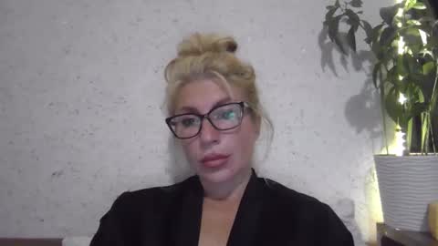 Snapshot of fox_red_lady7 chatting on October 4, 7:29 pm fox_red_lady7 online show from October 4, 7:29 pm
