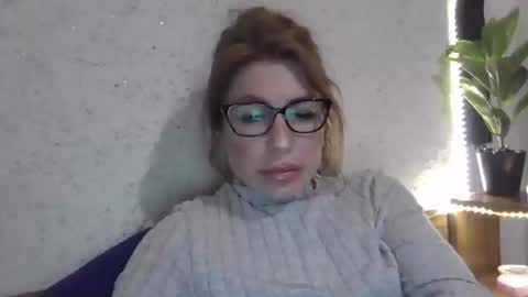 Snapshot of fox_red_lady7 chatting on January 23, 8:24 pm fox_red_lady7 online show from January 23, 8:24 pm