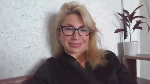 Snapshot of fox_red_lady7 chatting on September 25, 7:29 am fox_red_lady7 online show from September 25, 7:29 am
