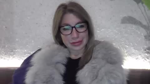 Snapshot of fox_red_lady7 chatting on December 6, 9:34 pm fox_red_lady7 online show from December 6, 9:34 pm