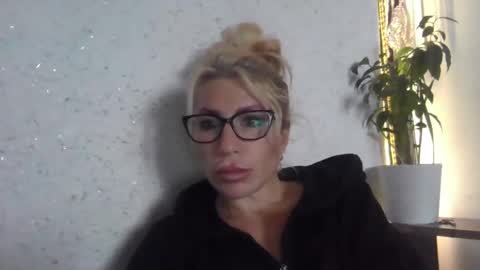 Snapshot of fox_red_lady7 chatting on October 20, 10:07 am fox_red_lady7 online show from October 20, 10:07 am