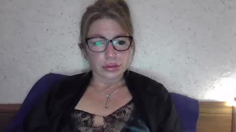 Snapshot of fox_red_lady7 chatting on February 5, 8:57 pm fox_red_lady7 online show from February 5, 8:57 pm