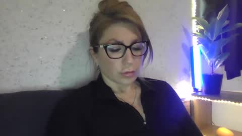 Snapshot of fox_red_lady7 chatting on February 21, 9:43 pm fox_red_lady7 online show from February 21, 9:43 pm